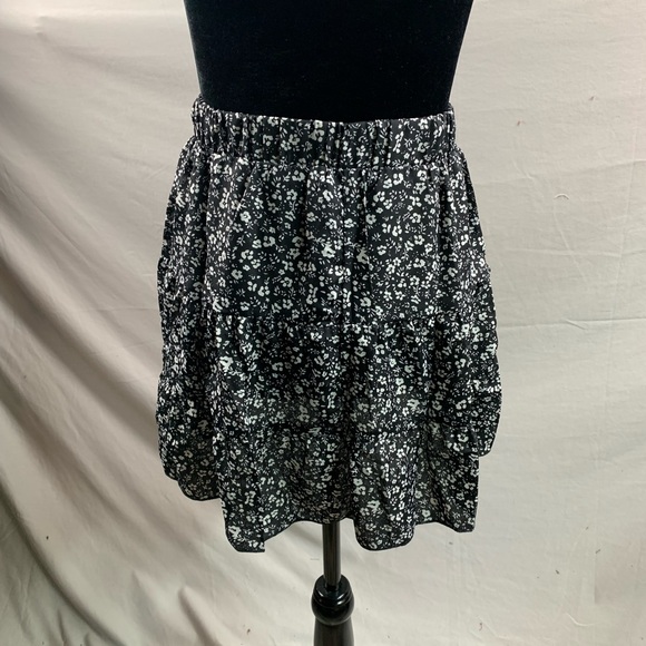 Floral Front Tie Skirt - Picture 5 of 7